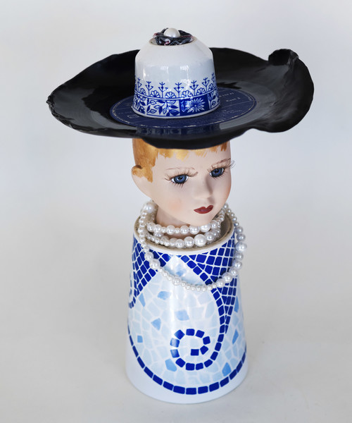 Kunst: Disc girl in blue van kunstenaar Frida Badoux