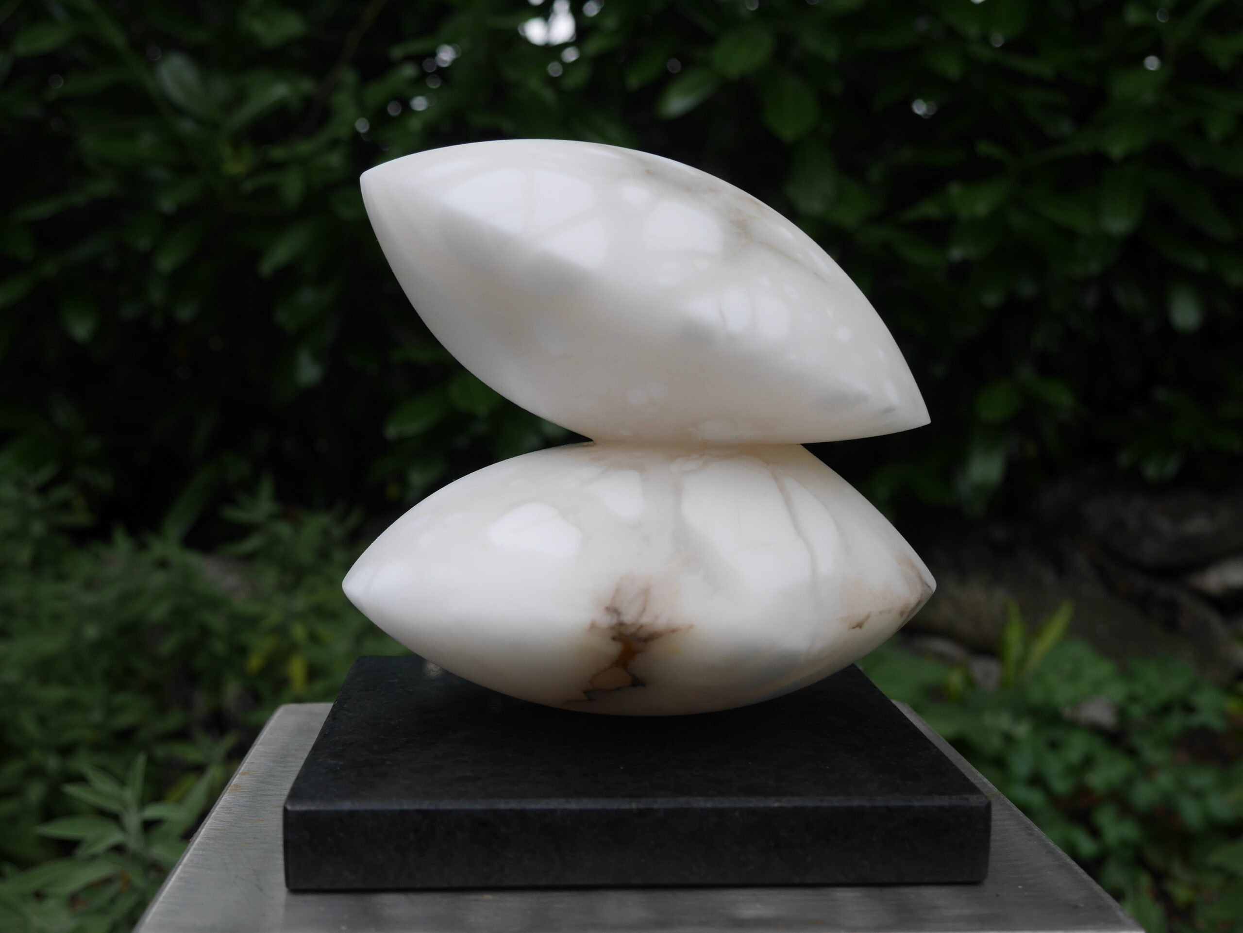 Kunst: 2 Piedras alabastro blanco van kunstenaar Angelo Moyano