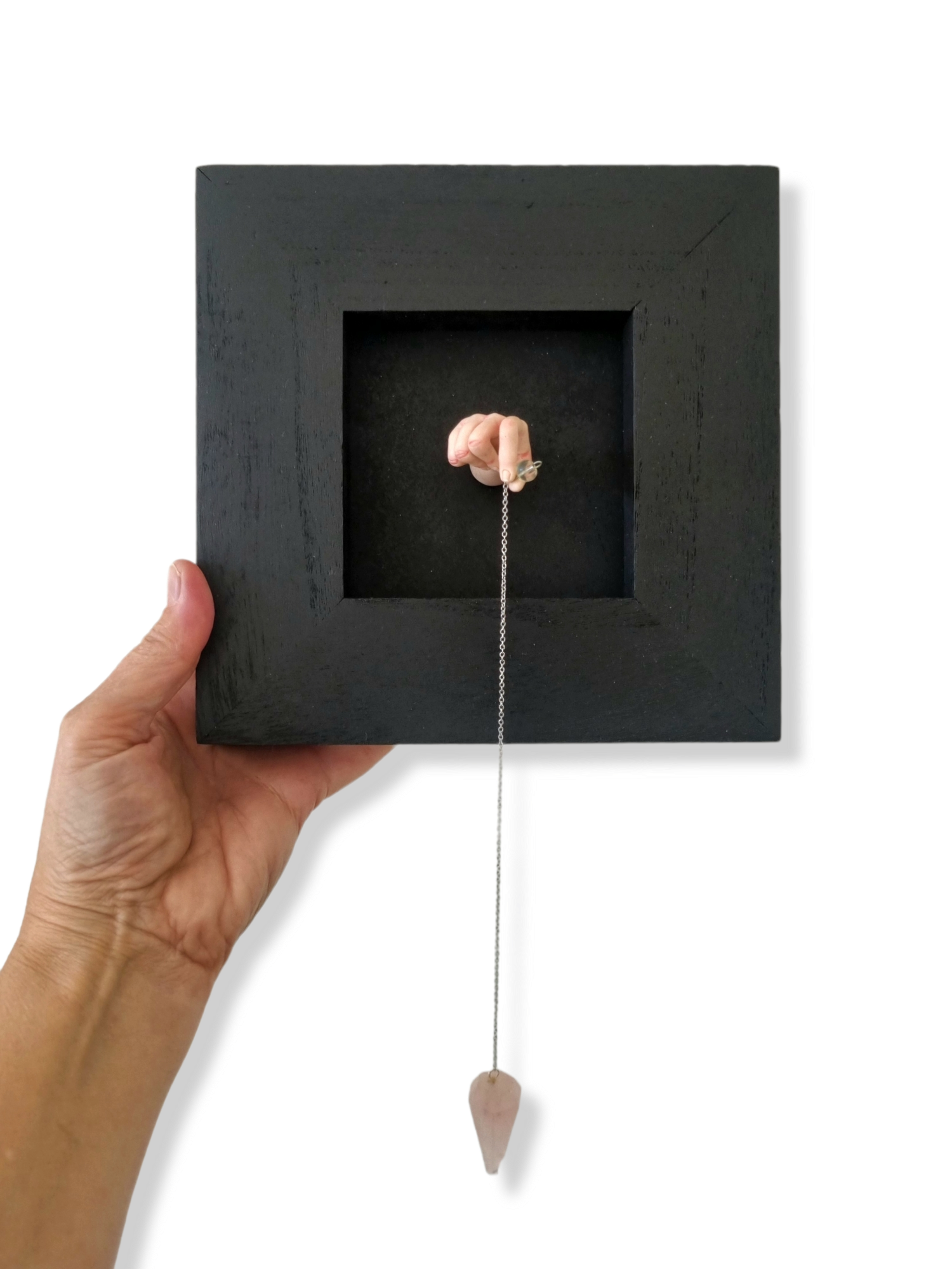Kunst: pendulum rozekwarts van kunstenaar Saskia Hoeboer