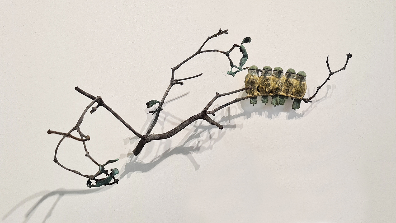 Kunst: Bijeneters op muurtak van kunstenaar Chris Gadiot