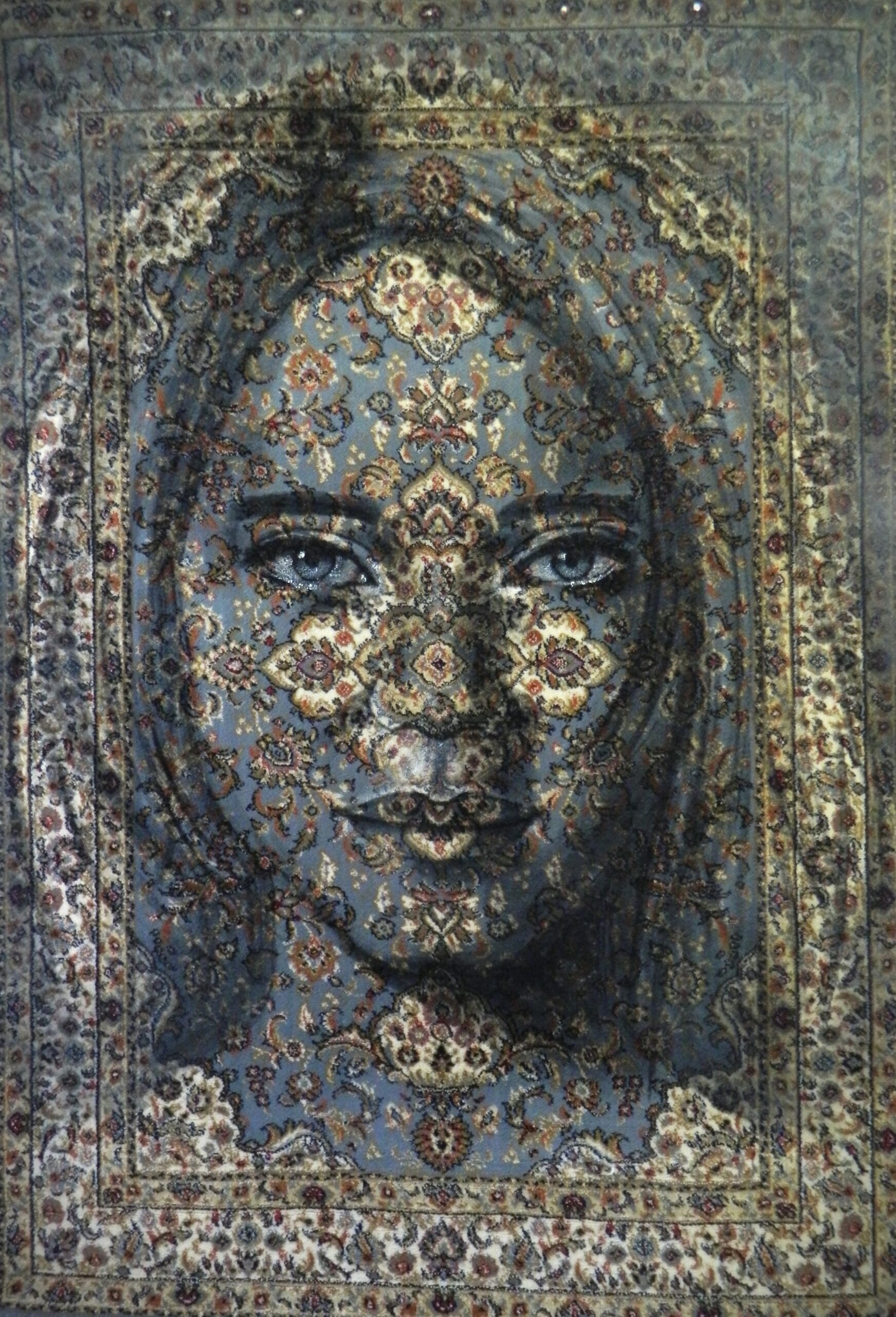 Kunst: Portrait on a traditional carpet-Griselde van kunstenaar Jacqueline Klein-Breteler
