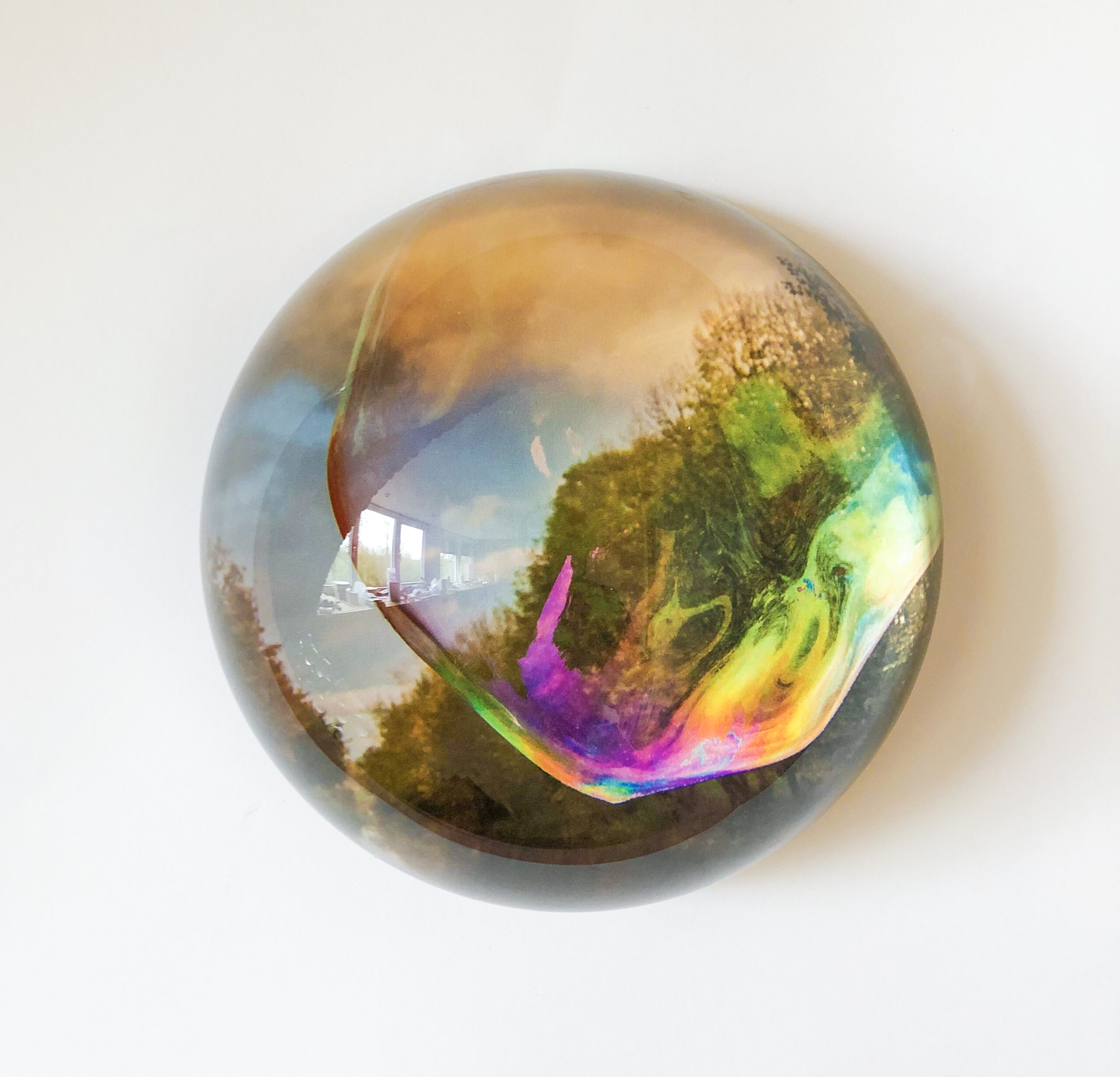 Kunst: glass globe #13 van kunstenaar Noortje Haegens