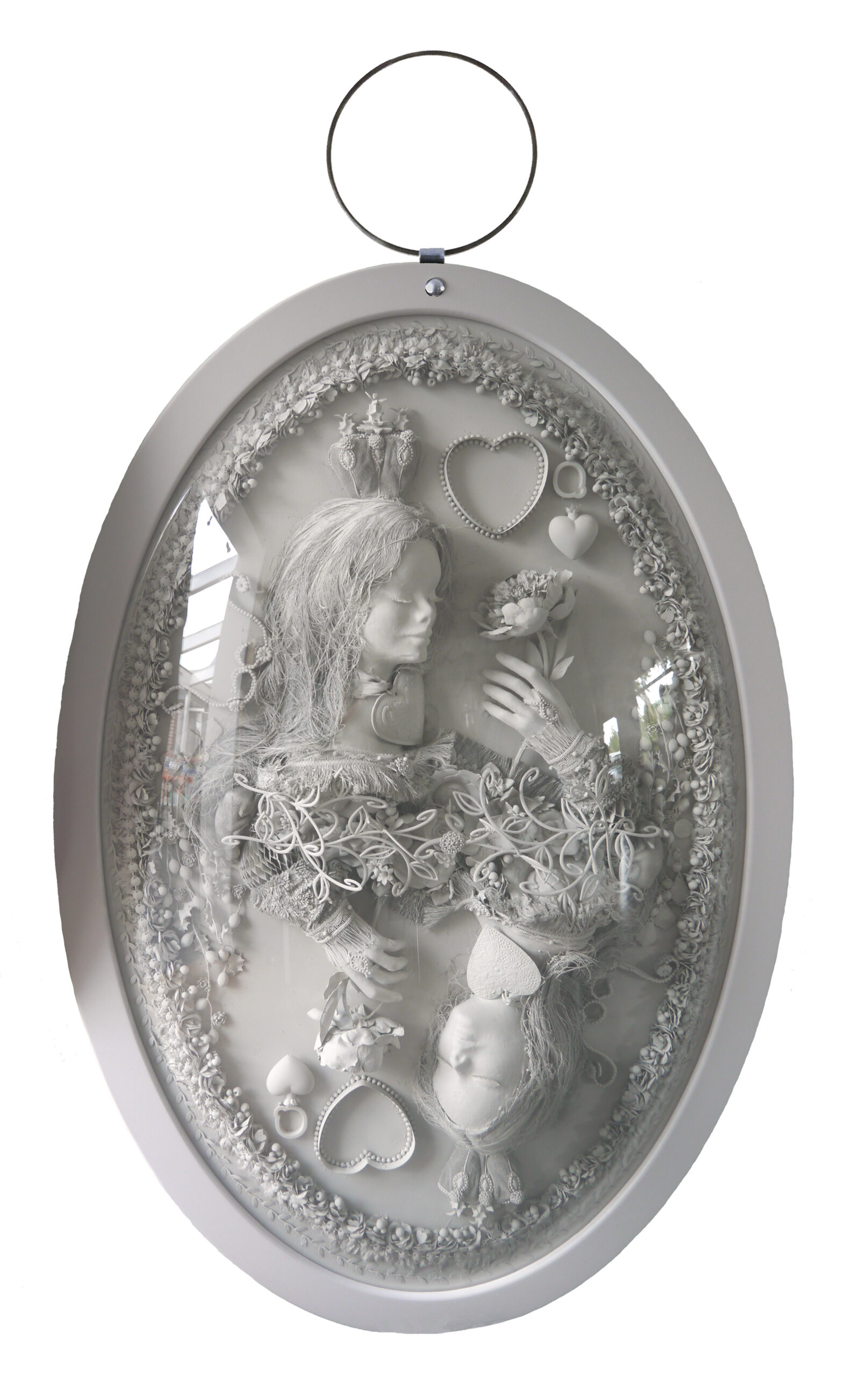 Kunst: XXL Medallion kunstwerk ‘Queen of Hearts’ van kunstenaar Carina Wagenaar