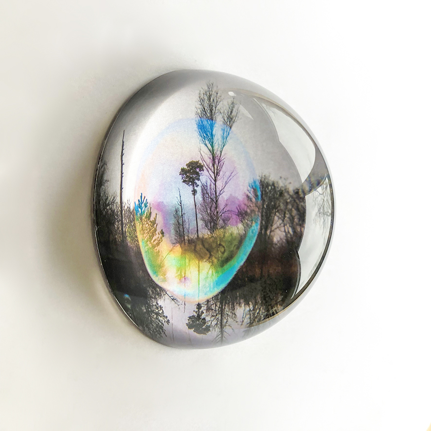 Kunst: glass globe #11 van kunstenaar Noortje Haegens