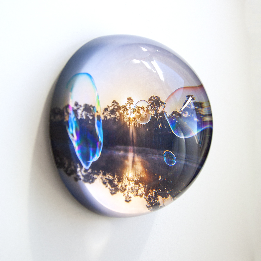 Kunst: glass globe #3 van kunstenaar Noortje Haegens
