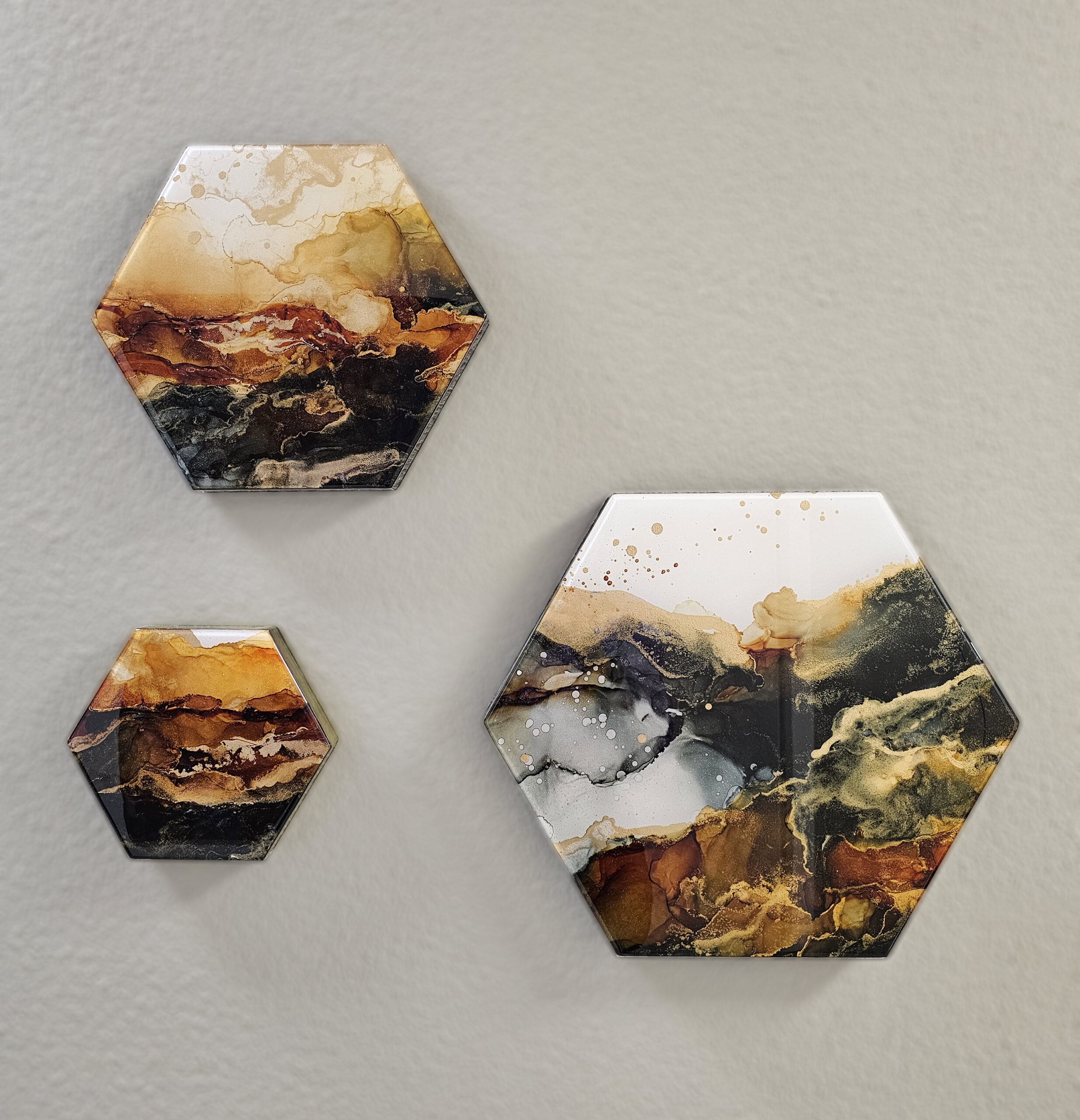 Kunst: Set van 3 hexagon epoxy schilderijen van kunstenaar Stephanie van der Beek