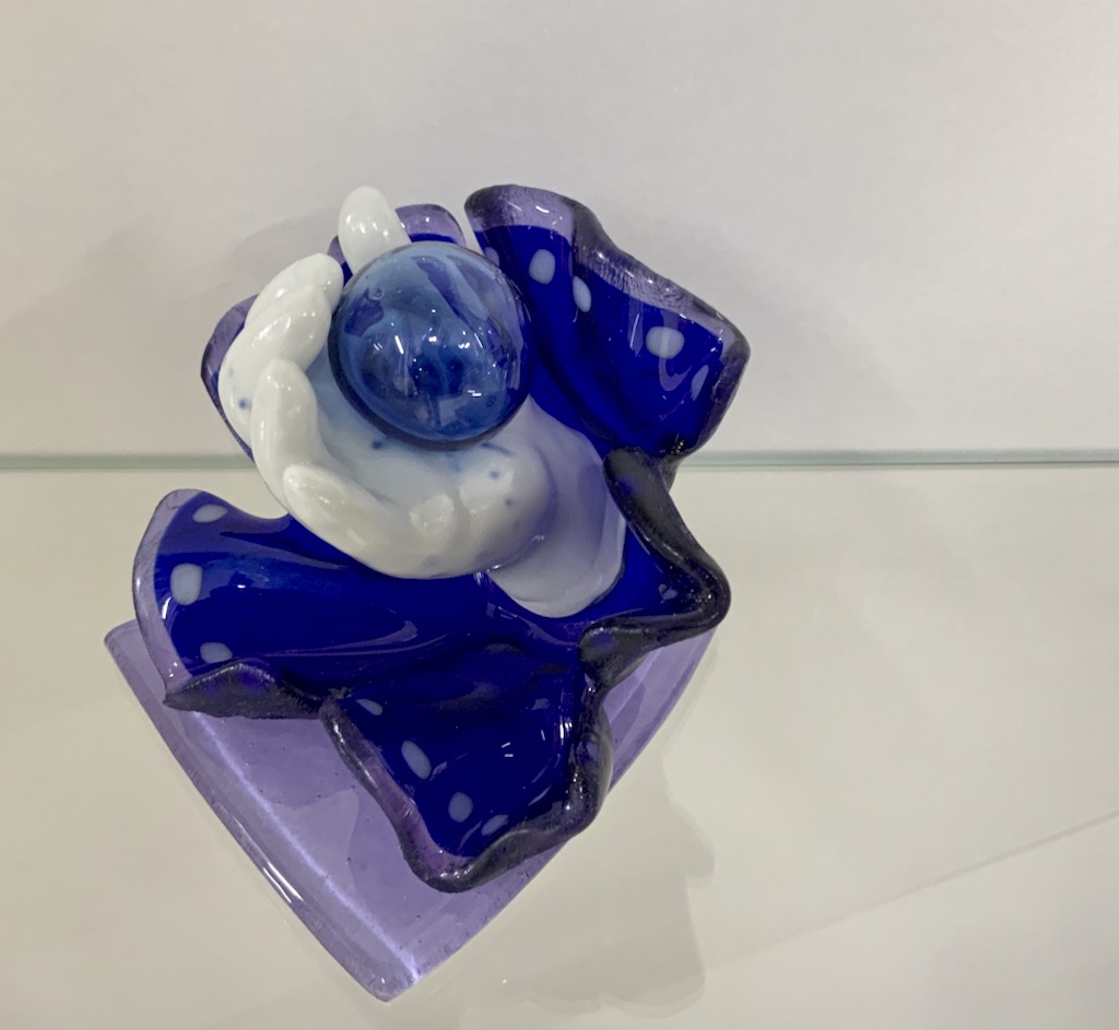 Kunst: blue poppy met lila rand van kunstenaar Angenelle Thijssen