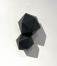 Kunst: Icosahedron black II van kunstenaar Mo Cornelisse