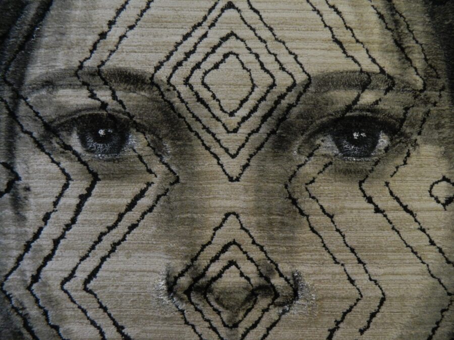 Kunst: Portrait of Brenda, painted on a carpet. van kunstenaar Jacqueline Klein-Breteler