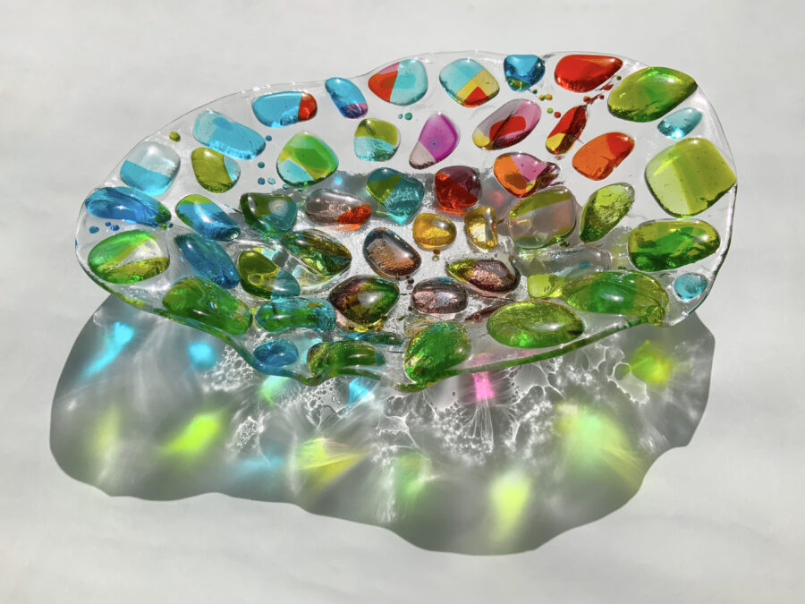 Kunst: Bowl series Pebbles “Reflecting Waters” van kunstenaar Angenelle Thijssen