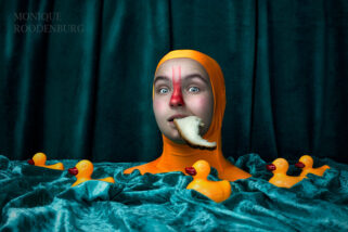 Kunst: Water and bread Orange van kunstenaar Monique Roodenburg
