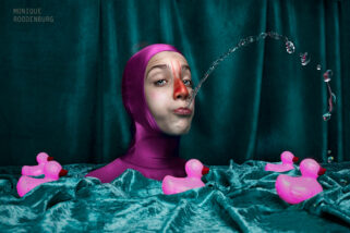 Kunst: Water and bread Pink van kunstenaar Monique Roodenburg