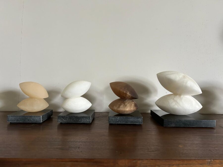 Kunst: 2 Piedras albast van kunstenaar Angelo Moyano