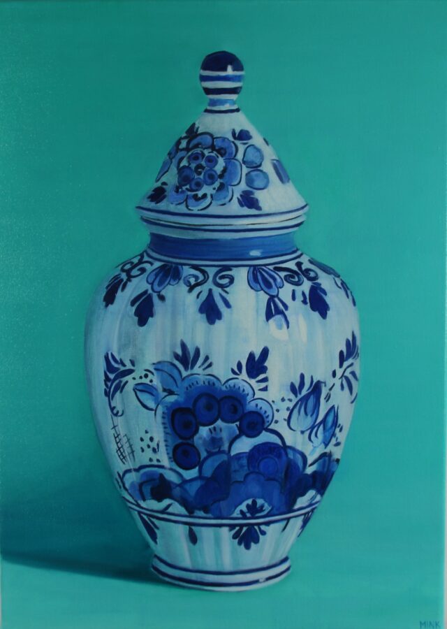 Kunst: Delft – Handpainted Vase van kunstenaar Minke Buikema