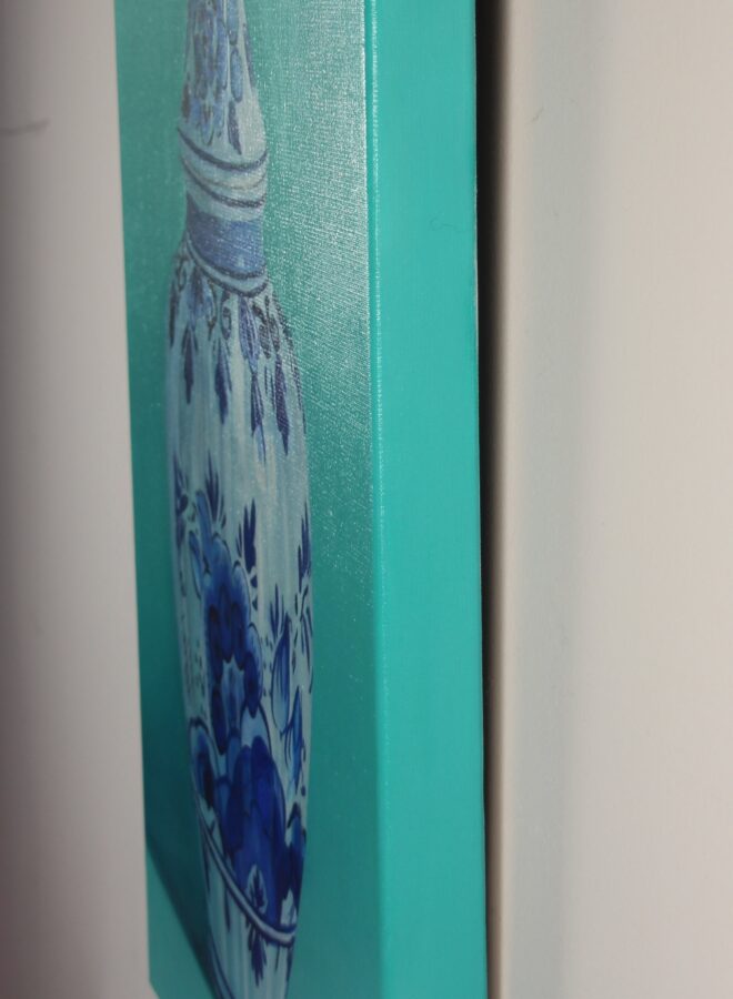 Kunst: Delft – Handpainted Vase van kunstenaar Minke Buikema