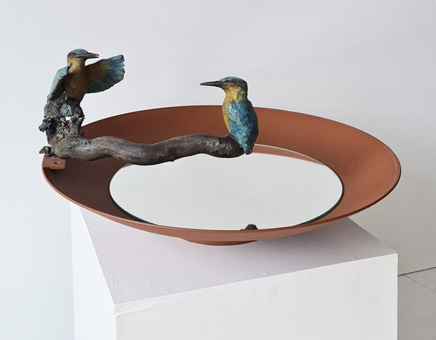 Kunst: Kingfishers on water scale van kunstenaar Chris Gadiot
