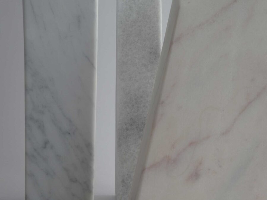 Kunst: Nuances of White, Light and Shadow van kunstenaar Fieke de Roij
