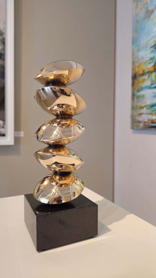 Kunst: 5 Piedras in Brons van kunstenaar Angelo Moyano