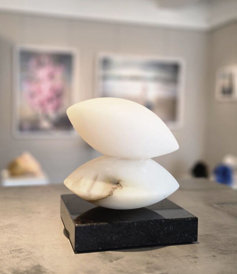 Kunst: 2 Piedras Albast Wit Gewolkt van kunstenaar Angelo Moyano