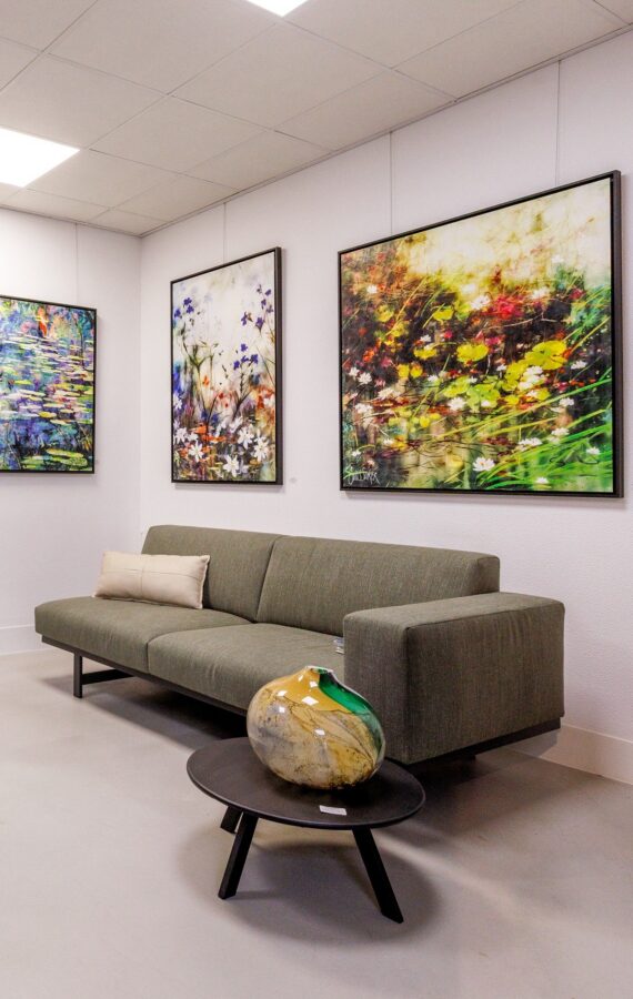 Kunst: Cnidarians Green Ocher White van kunstenaar Fons Uytdehaag