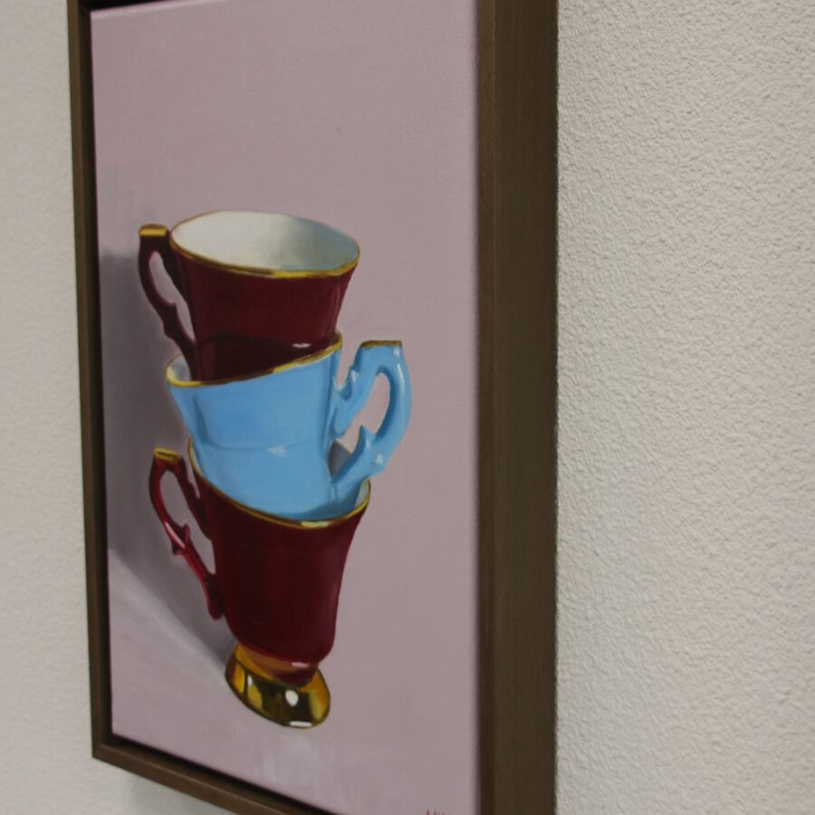 Kunst: Bordeaux – Vintage Tableware in Harmony van kunstenaar Minke Buikema