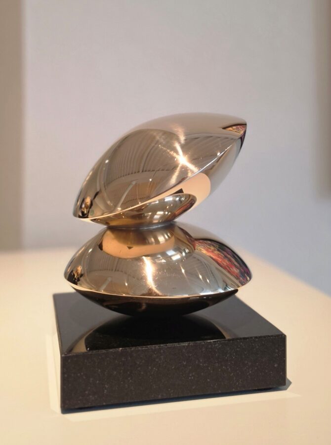 Kunst: Dos Piedras Brons van kunstenaar Angelo Moyano