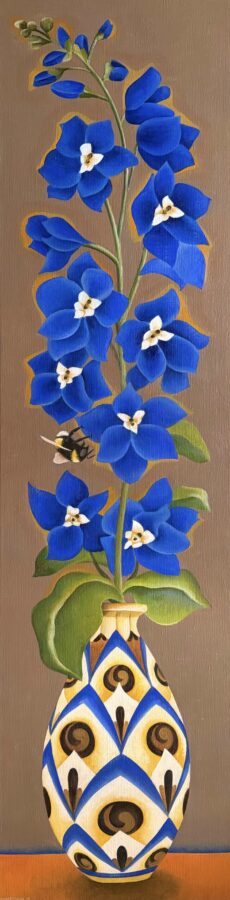 Kunst: Larkspur in a Longwy Vase van kunstenaar Yvonne Zomerdijk