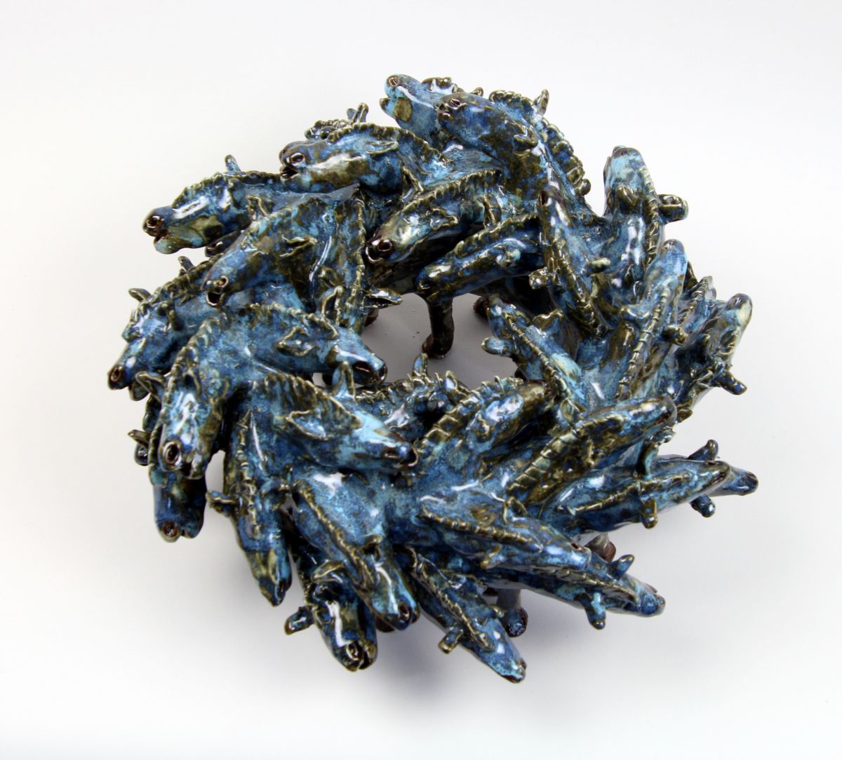 Kunst: Cirkel blauwe paarden van kunstenaar Marian Timmer