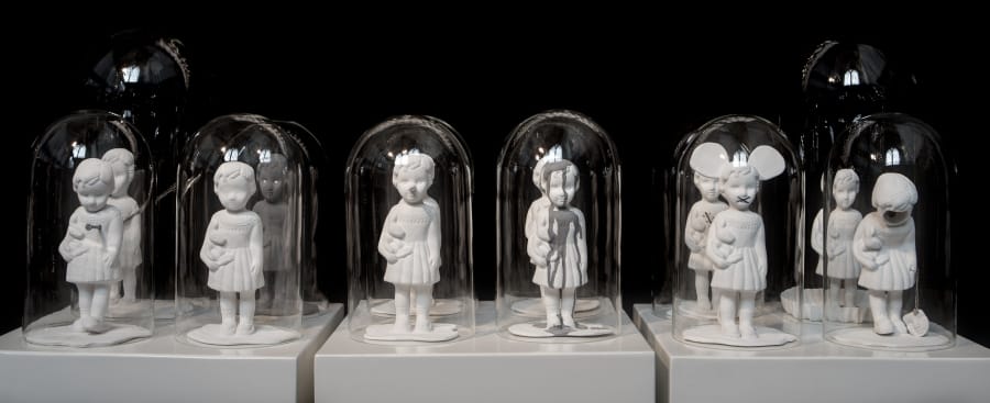 Kunst: Crying Dolls (serie) van kunstenaar Mo Cornelisse