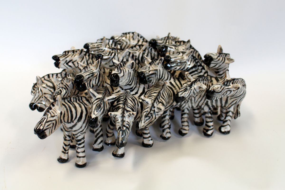 Kunst: Zebra groep van kunstenaar Marian Timmer